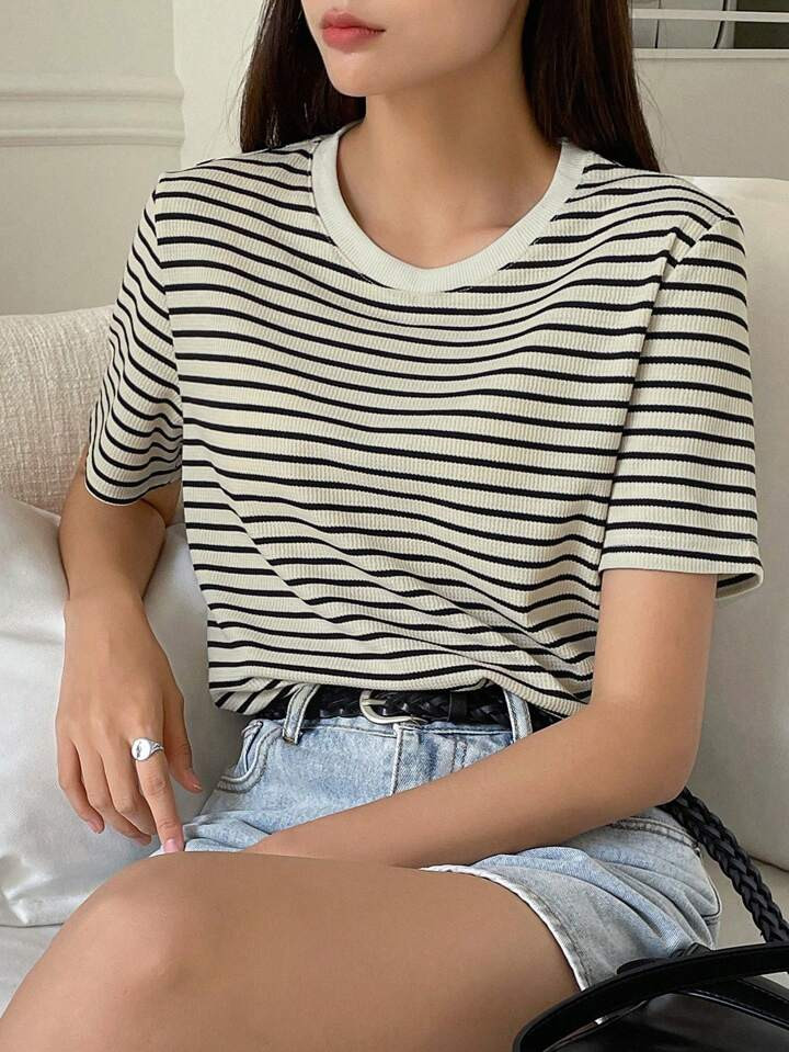 DAZY Camiseta Con Estampado De Rayas | SHEIN