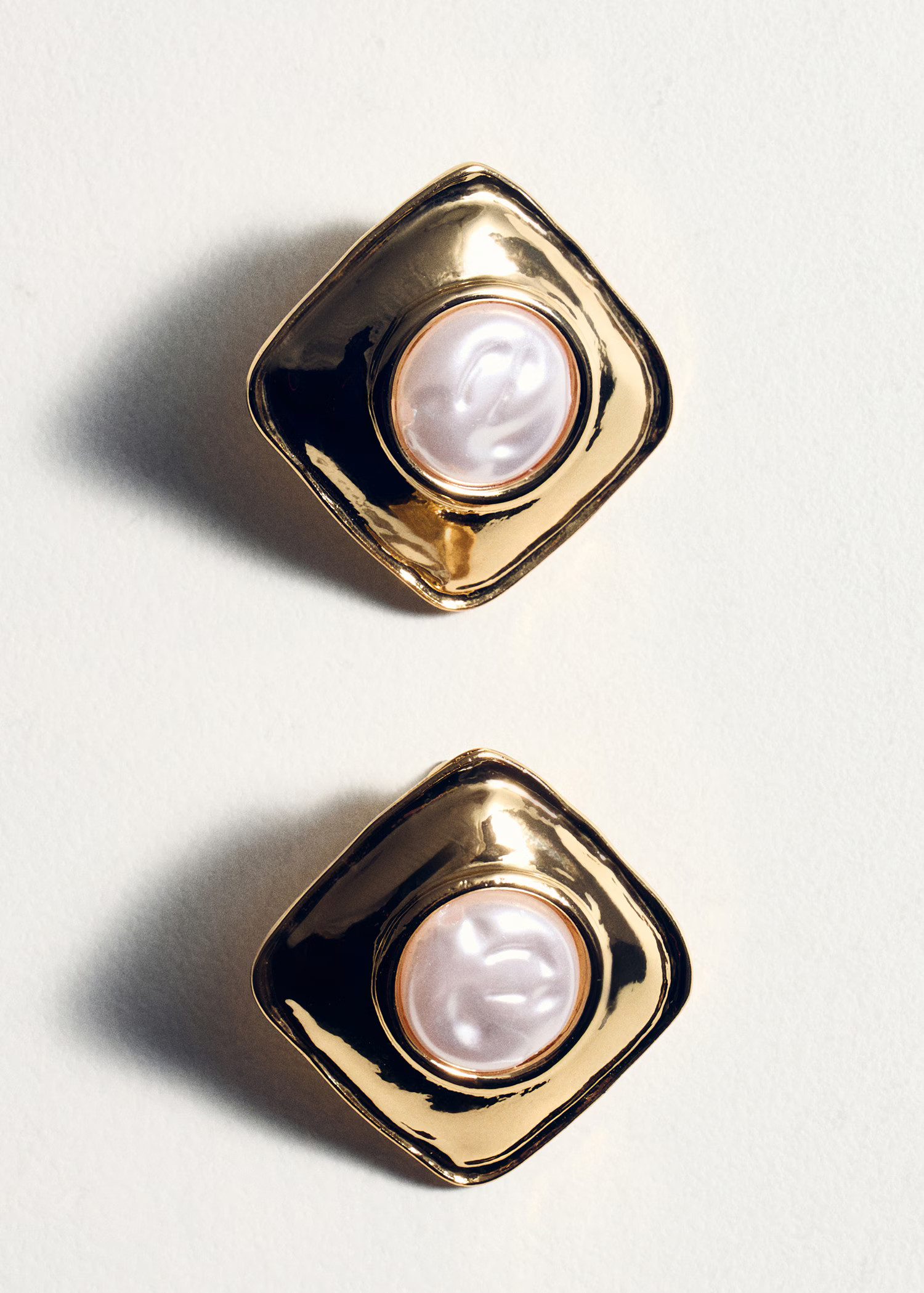 Square bead earrings - Woman | MANGO USA | MANGO (US)