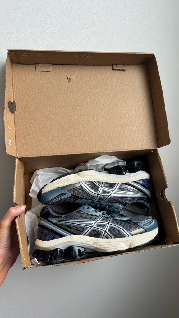 Fresh kicks - ASICS Gel Kinetic (I’m wearing a women’s 9.5) #sneakers #sportsstyle #asics

#LTKfitness #LTKshoes