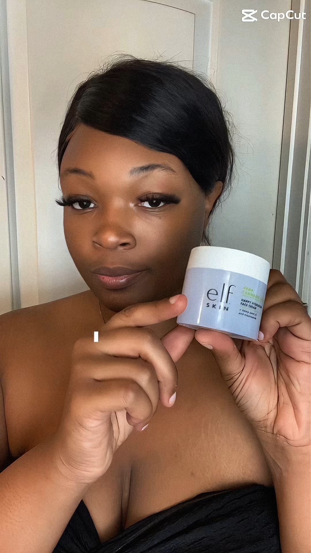 Elf Skin Moisturizer 
Elf Grip Face Primer 
Brown Lip Pencil 
Ring Pandora 
Lip Stick B. Simone 
Elf Concealer 