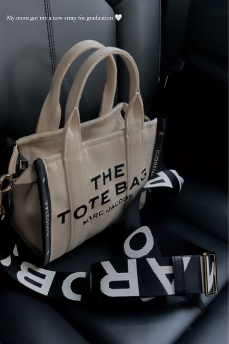 Marc Jacobs mini tote bag 
Purse strap 
Marc jacobs strap 
Canvas bag 

#LTKFind #LTKitbag #LTKtravel