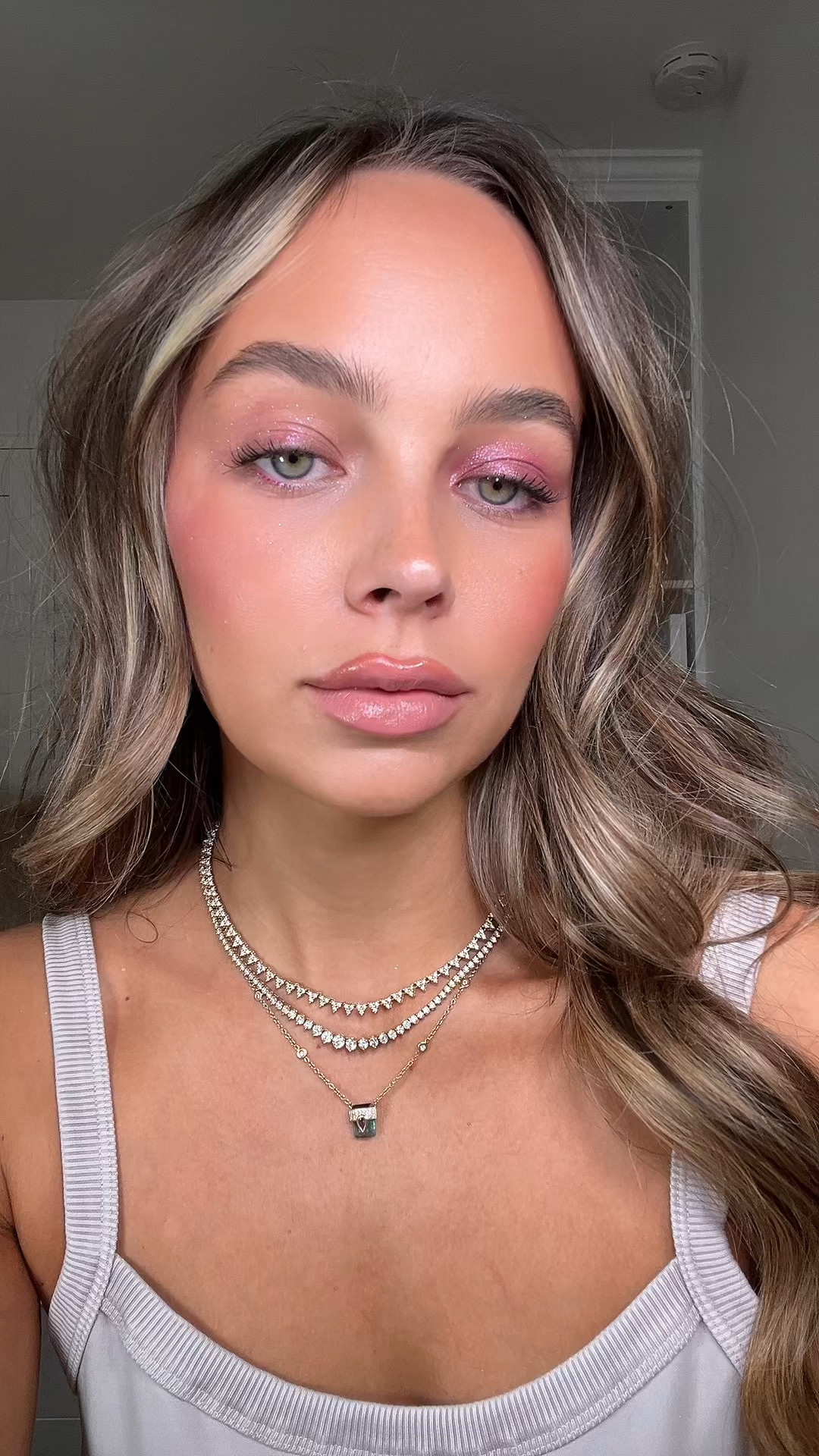 pink eyeshadow stick for green eyes!! 