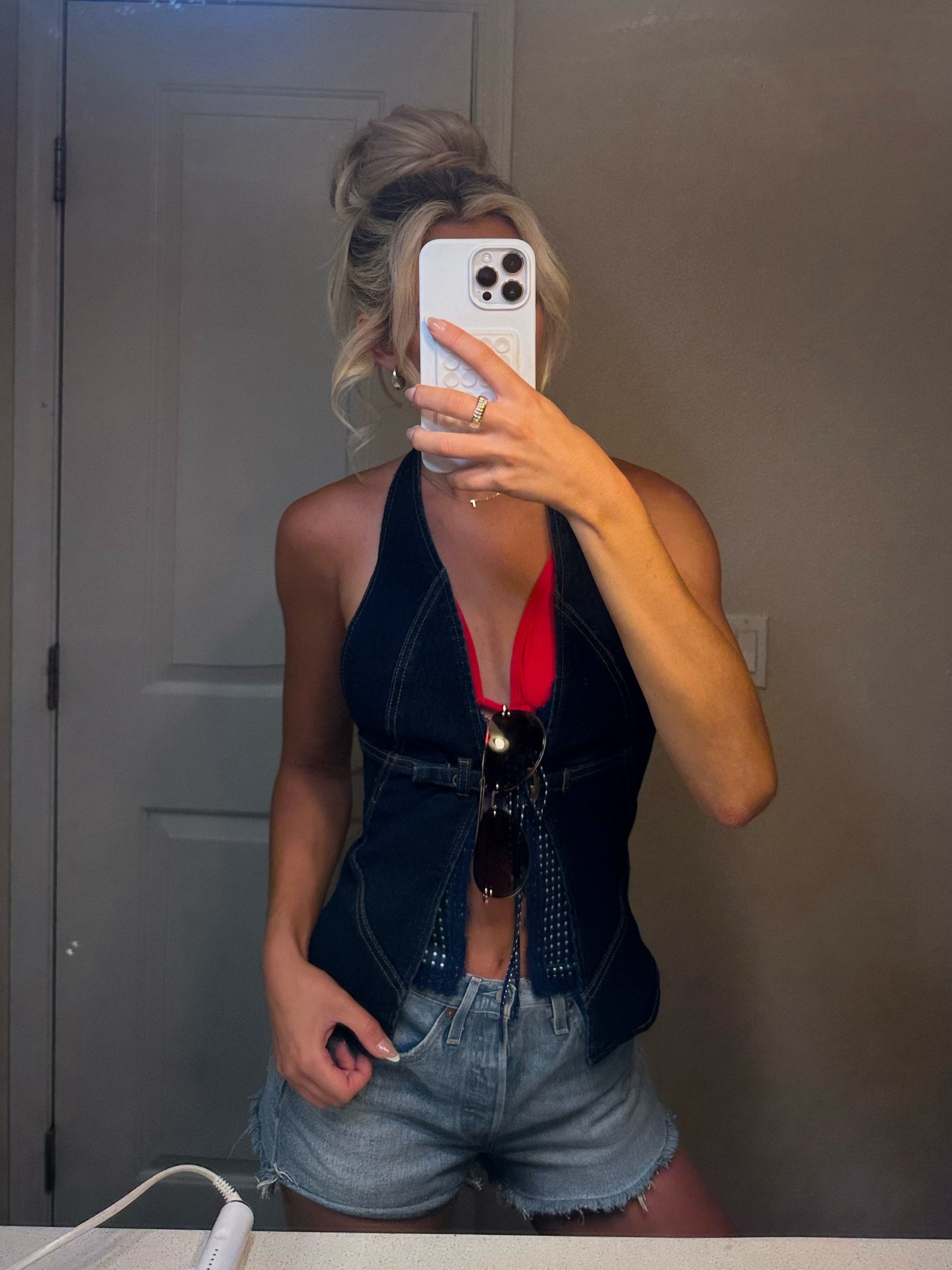 obsessed with this denim halter top! Comes with matching denim micro shorts as well! 💙