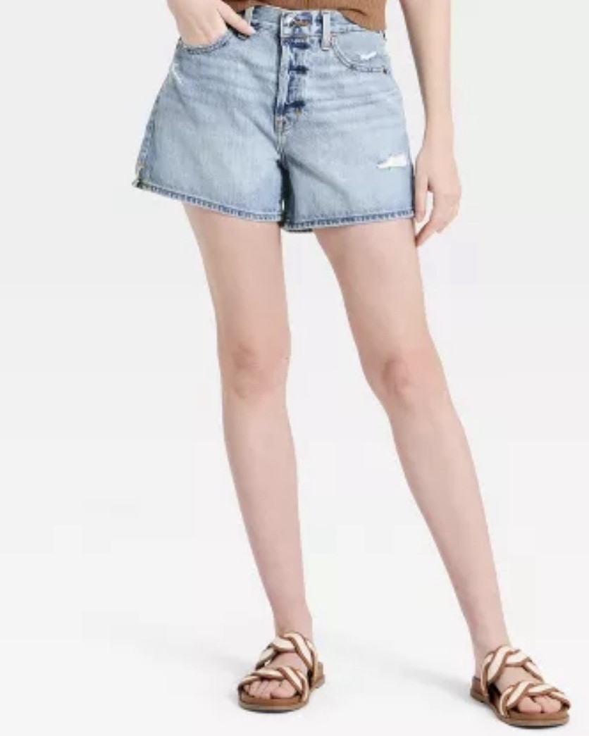Rounding up Jean shorts at all price points, that are appropriate length and fit for mom’s in our 40’s! 