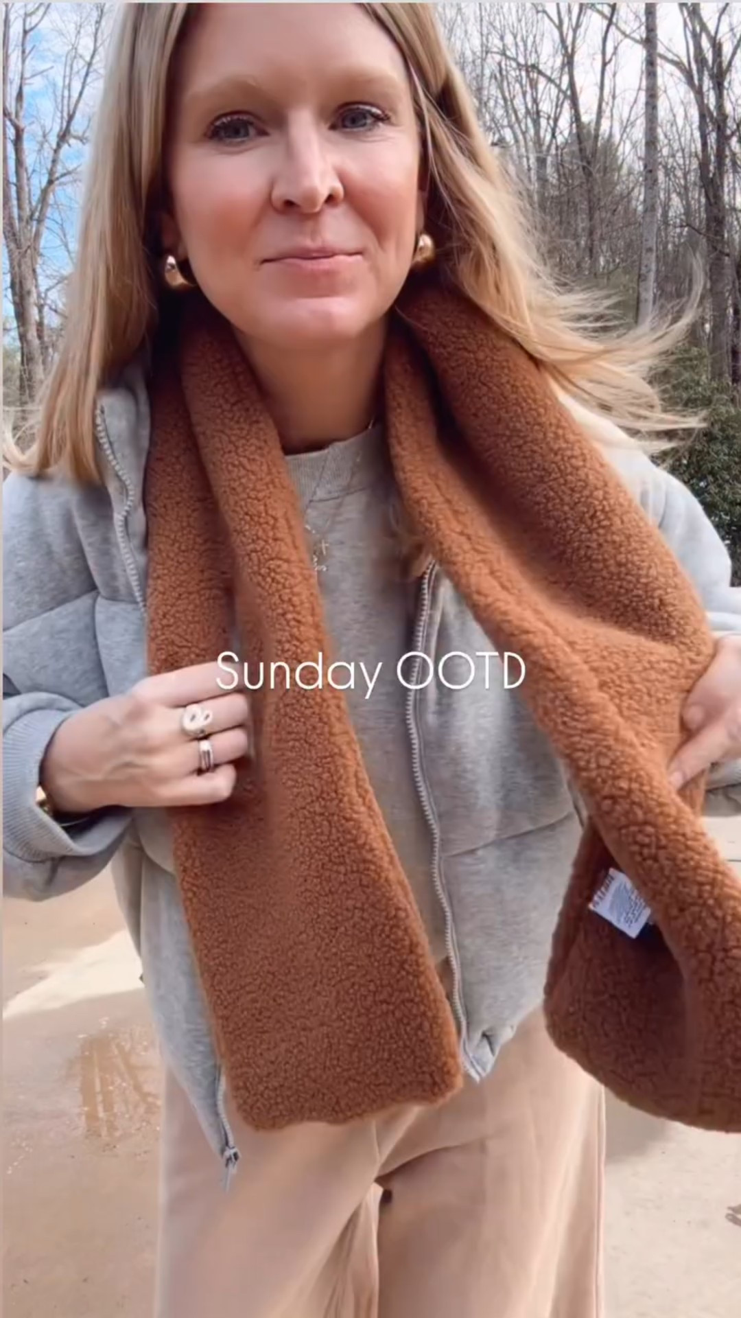 This jacket 🙌🏻 Feels like a sweatshirt and keeps you warm like a puffer! I sized up to a L. Paired with it with other cozy favorites for a chilly Sunday. 

#ootd #walmartstyle #walmartfashion #outfitoftheday