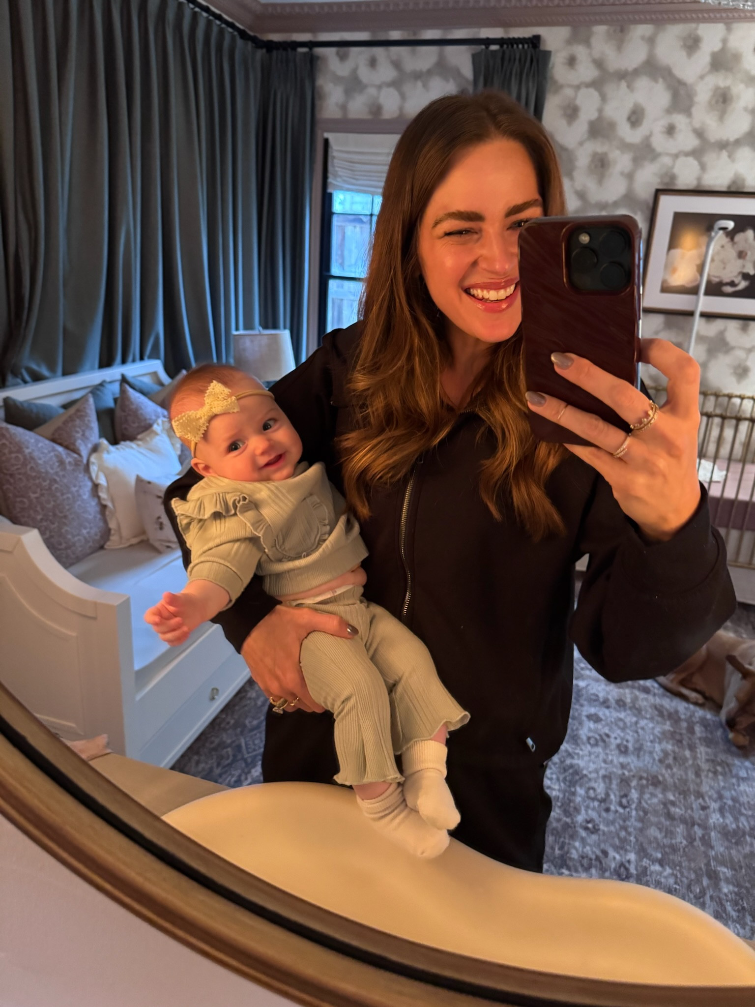 Sweet angel girl 🤍 can't get over our mirror selfies 