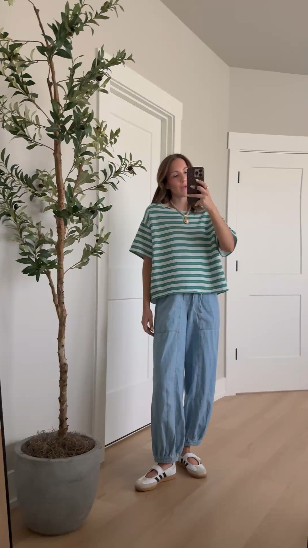 Teacher outfit idea 🍎 the perfect casual combo! Wearing a small top and small bottoms


Teacher style, classroom outfit, casual outfit, denim pull on pants, striped tee, teacher outfit idea