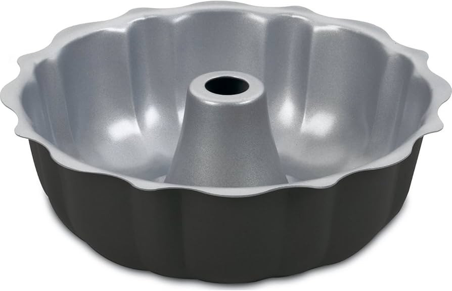 Amazon.com: Cuisinart Chef's Classic Nonstick Bakeware 9-1/2-Inch Fluted Cake Pan,Silver: Bundt P... | Amazon (US)