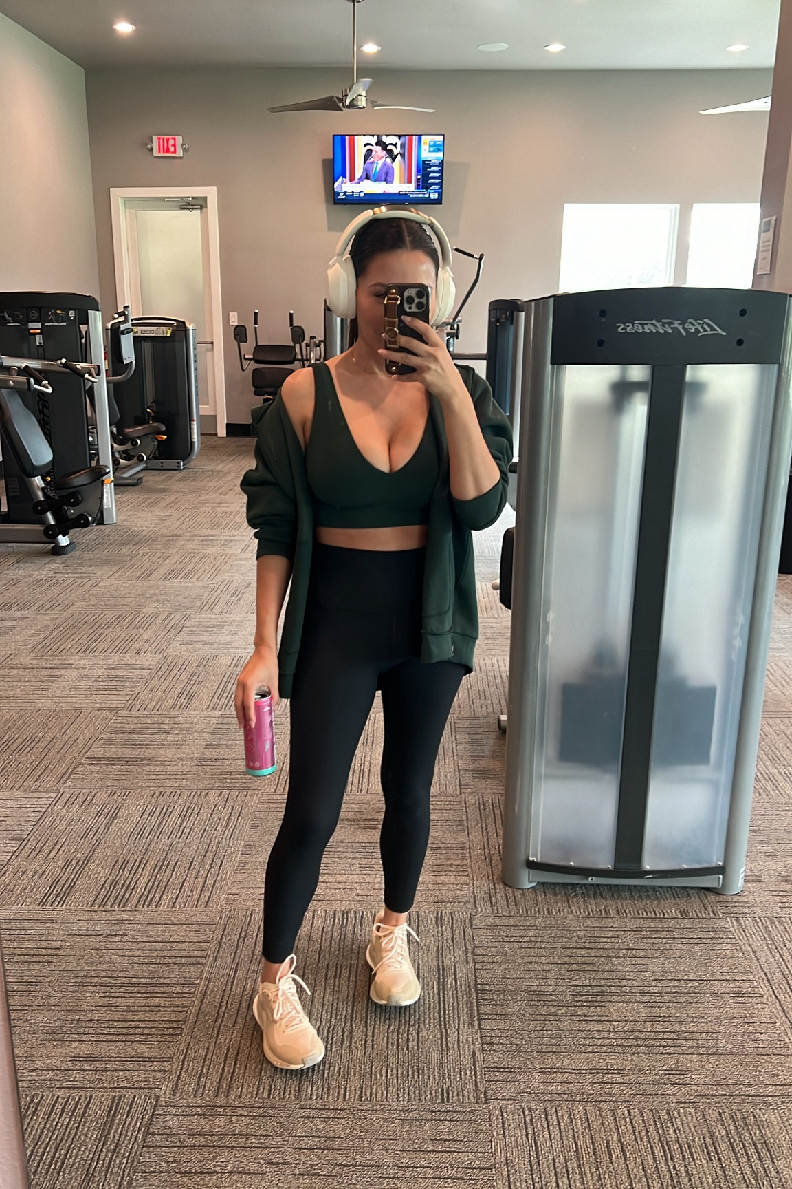 Today’s workout fit! 

Hoodie - small
Leggings - 4
Bra - I went up for my chest size 


#LTKFitness #LTKStyleTip #LTKActive