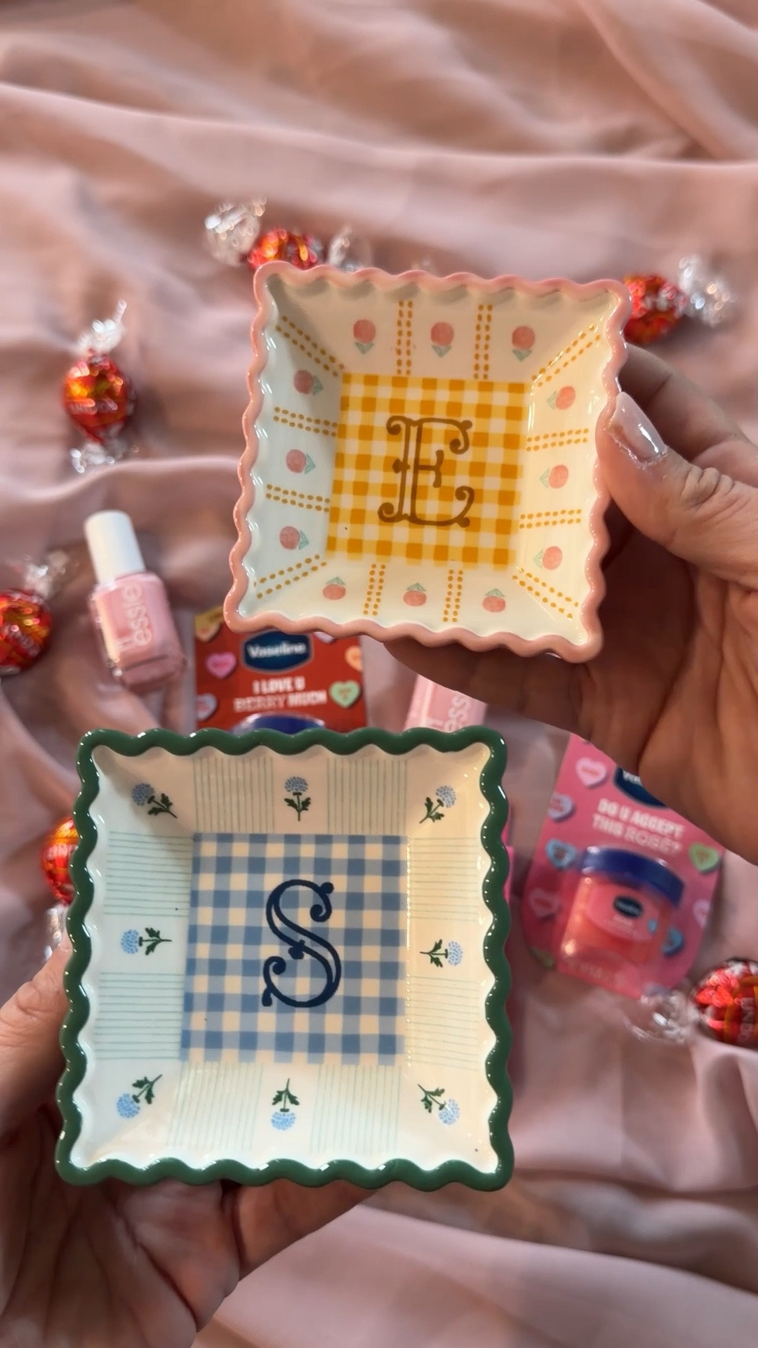 These @Anthropologie trinket trays are the cutest little things and make the easiest little fits. I am including them in some Valentine’s Day gifts! How cute?!


#LTKSeasonal #LTKValentine #LTKHome