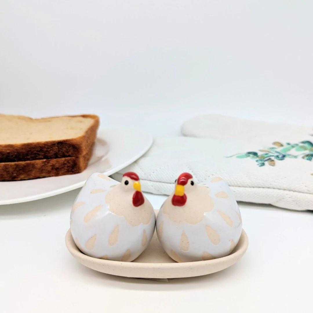 Ceramic Hen Salt and Pepper Shaker Set Chicken Gifts Animal Gifts Country House Decor Farmhouse D... | Etsy (US)