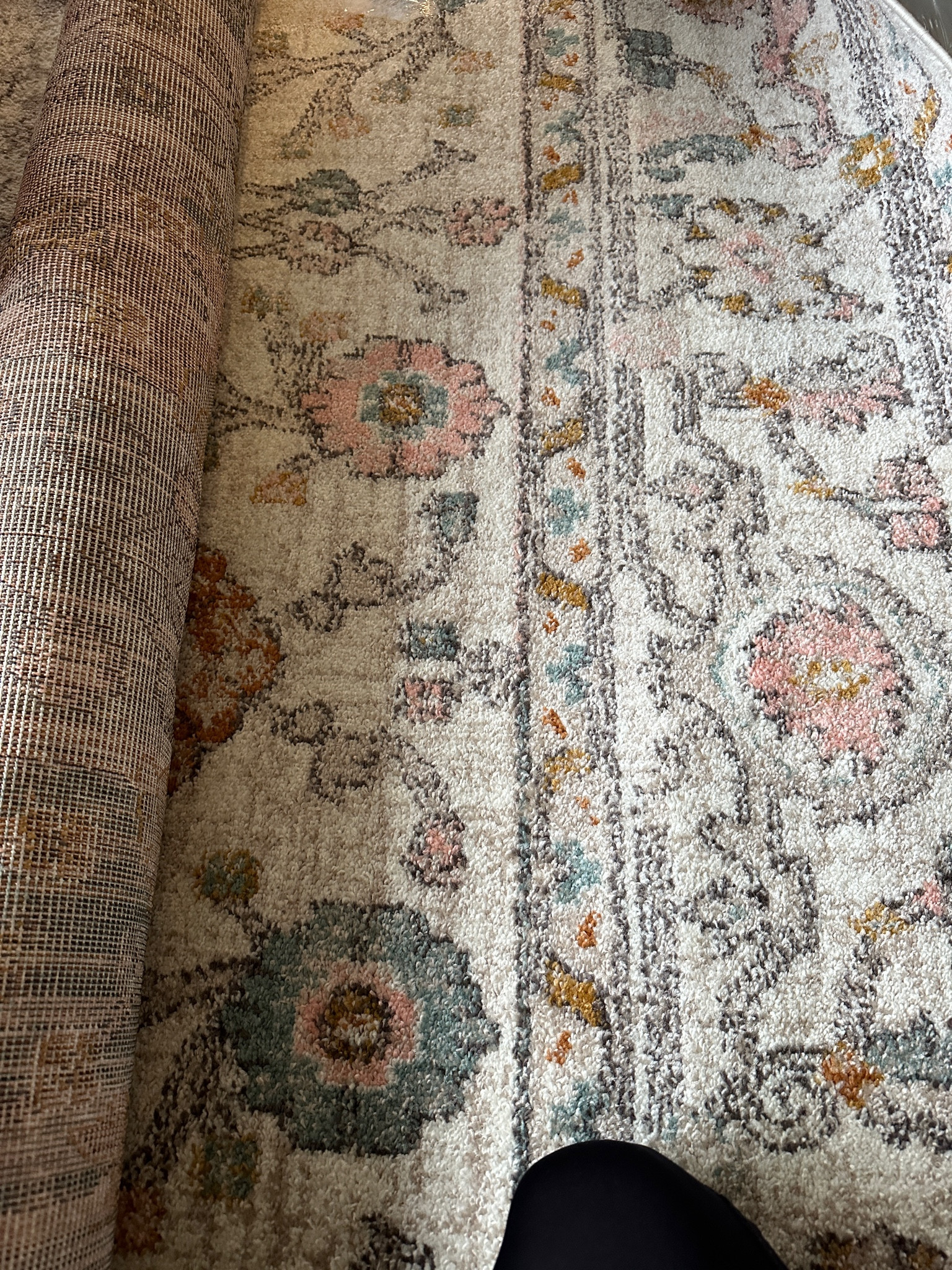 Our BEAUTIFUL nursery rug 🥰

#LTKhome #LTKkids #LTKbaby