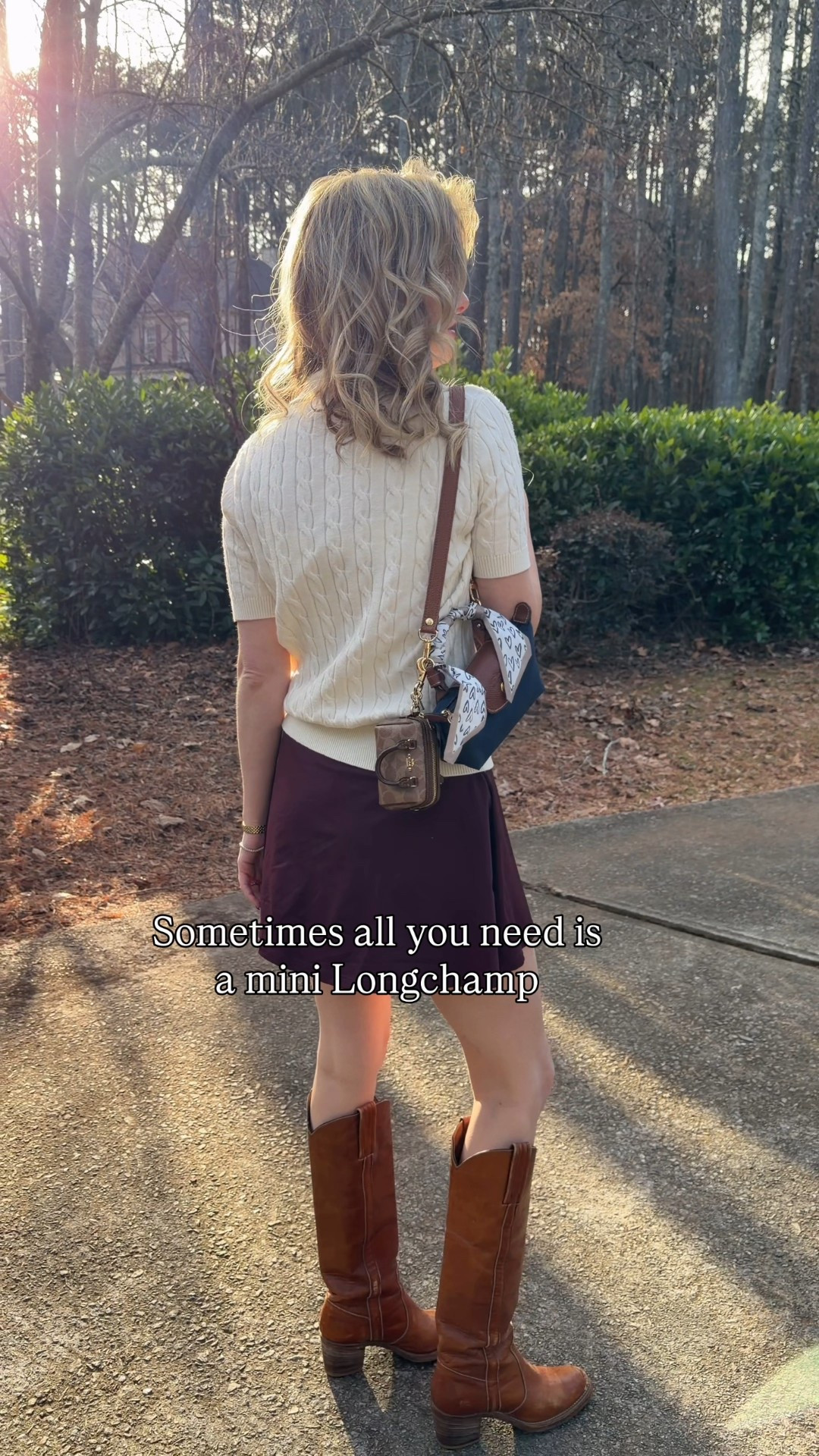 Sometimes all you need is a mini Longchamp pouch 😍 I found this adorable strap to turn it into a shoulder bag and I have loved wearing it this way!