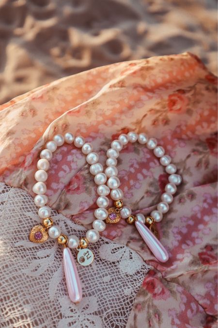 Pearls are beautiful all year round✨ Love the vintage charms on this💗
#gift #giftidea #jewelry #bracelet #accessories #statement #holiday


#LTKHoliday #LTKGiftGuide #LTKfindsunder100