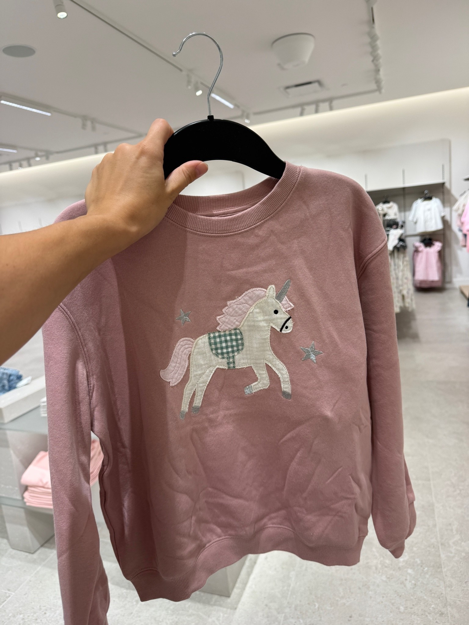 For the unicorn loving girlies! H&M has so many cute styles with unicorns right now! The sweater in the picture is not available online yet, but I’ll add it as soon as it’s added! Sitewide sale happening now for Labor Day 🦄

#unicorn #sweater #sweatshirt #girls #mom #sale #laborday

#LTKSaleAlert #LTKKids #LTKmomlife