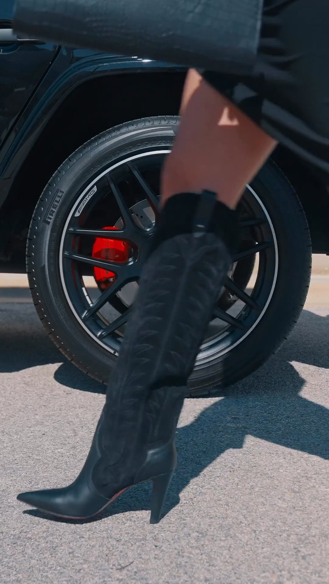 My little black dress is 30% off and only $63 from $90! Wearing the size 6. 

My @Gigi New York  is 15% off with code DTKAUSTIN15!

Also linked my baublebar paracord initial bracelet and my Rolex submariner!