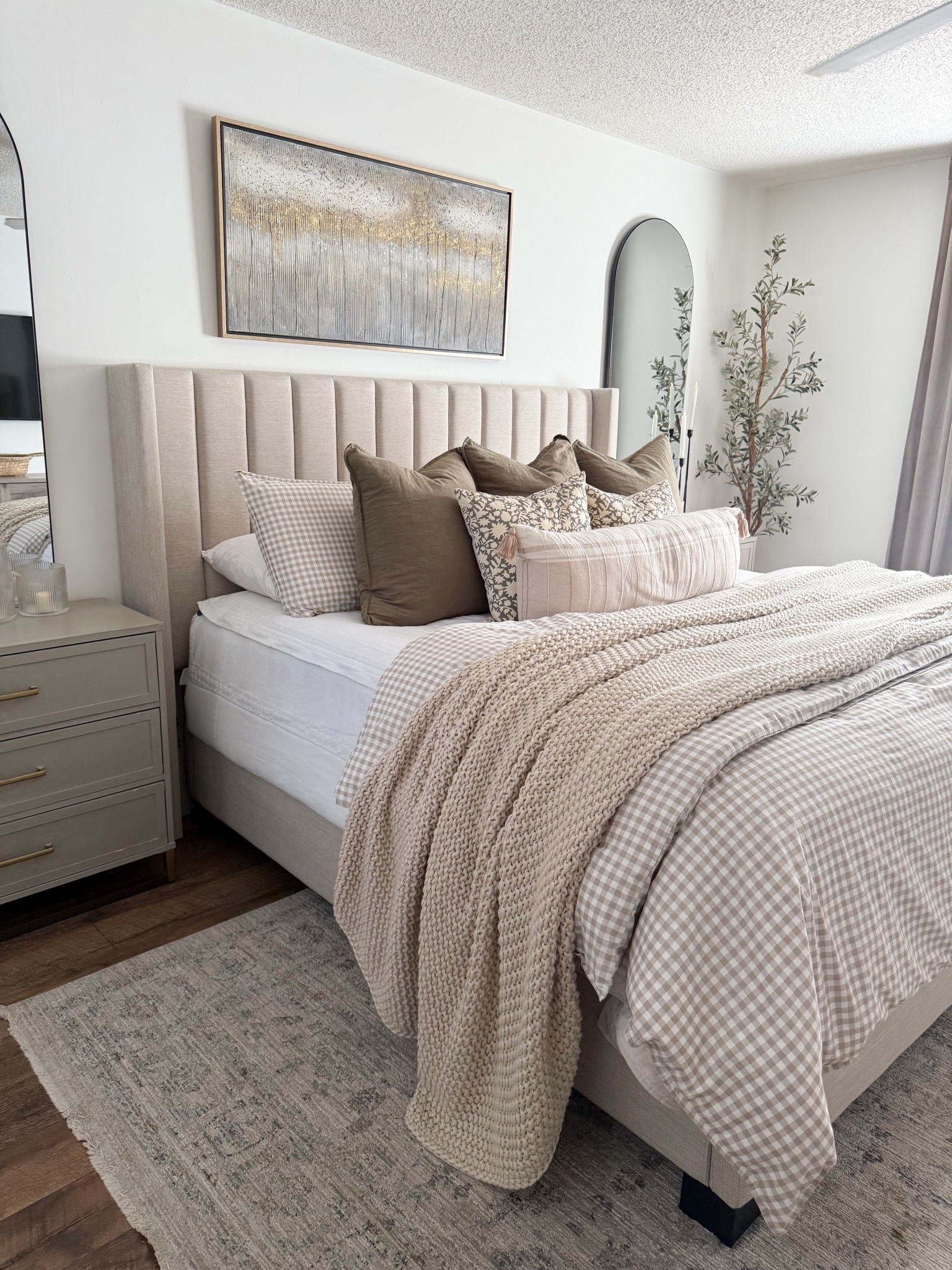 Layered bedding 

My gingham duvet set has finally been restocked!!! It comes in 6 colors and 2 sizes. Mine is the king size in the color: Light taupe… and it’s on sale today





#LTKSeasonal #LTKHome #LTKSaleAlert