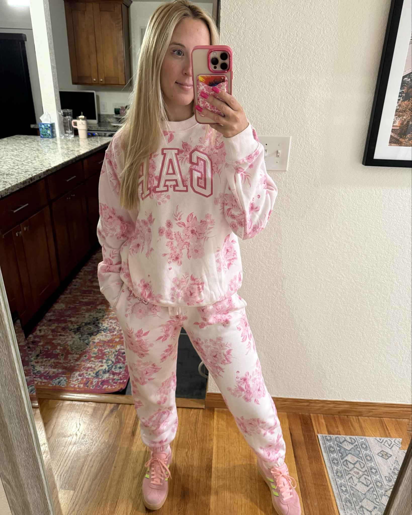THE floral matching sweat suit to die for
🌸🌸🌸🌸 best part is, it’s yours for under $50 😇

True to size. Pictured xs. 

#LTKPetite #LTKFindsUnder50 #LTKSaleAlert