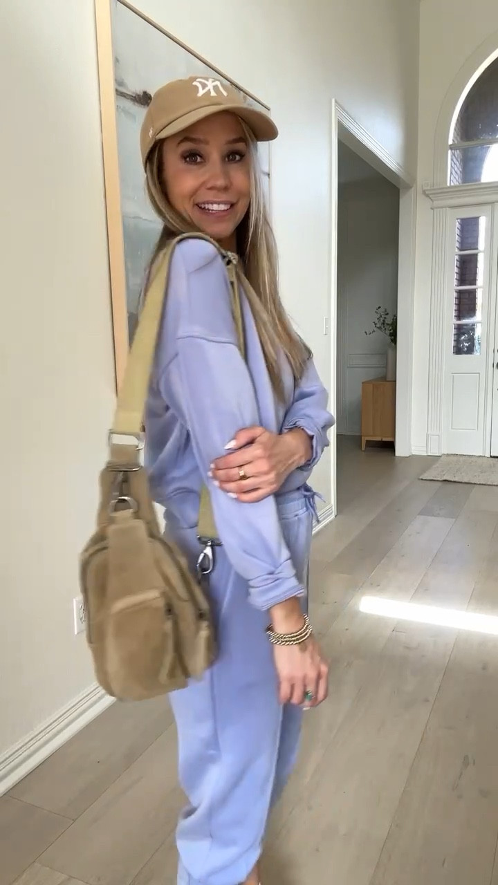 I bought the small in this color (my tts) & in the brown set I got XS and liked it more! 

#LTKfindsunder50 #LTKfitness #LTKstyletip