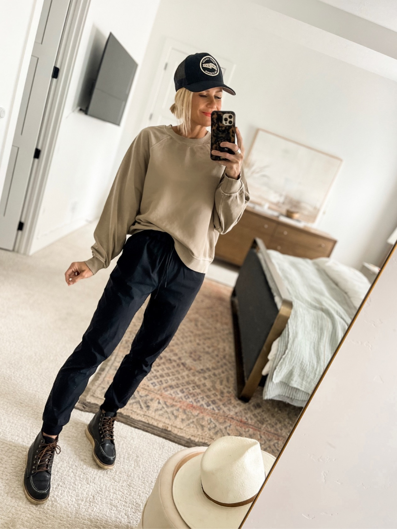 New and old favorites- slightly oversized crewneck sweatshirt, my most worn piece of clothing. . . joggers, boots & hat. 
Pullover- wearing medium
Joggers - wearing 6
Boots  - run TTS (these are womens, but you can grab them from mens too)

**shorter length/inseam available in this jogger—- linked under “similar” product
 

#LTKsalealert #LTKSeasonal #LTKstyletip