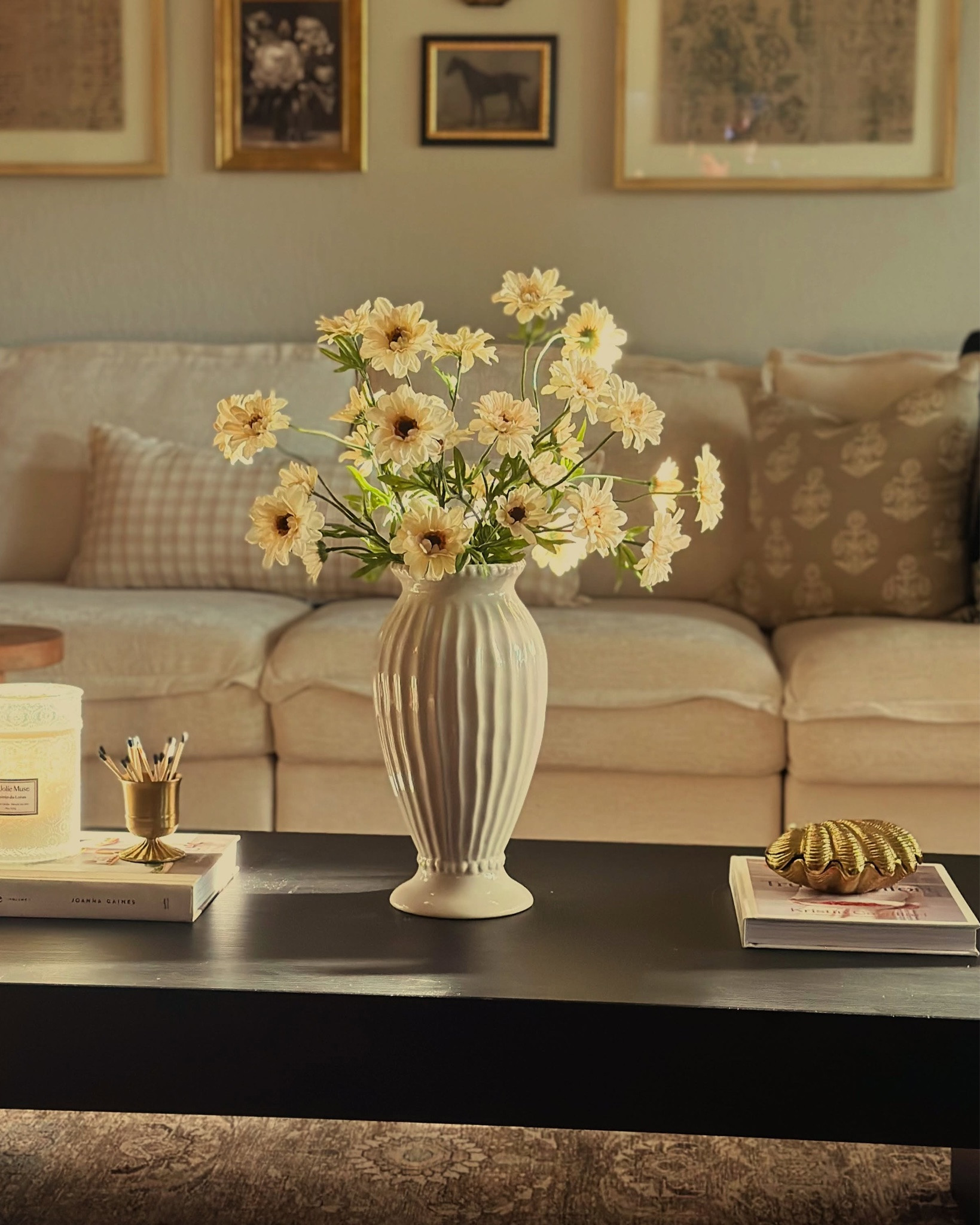 Happy Monday!🌷
Golden hour hits so hard during the evening time in the living room! ☀️🖤

Restyled the coffee table decor, and captured the beautiful natural light shinning through! 🤩🤩
#coffeetablestyling #livingroom #goldenhour #coffeetabledecor #homedecor

#LTKSeasonal #LTKHome