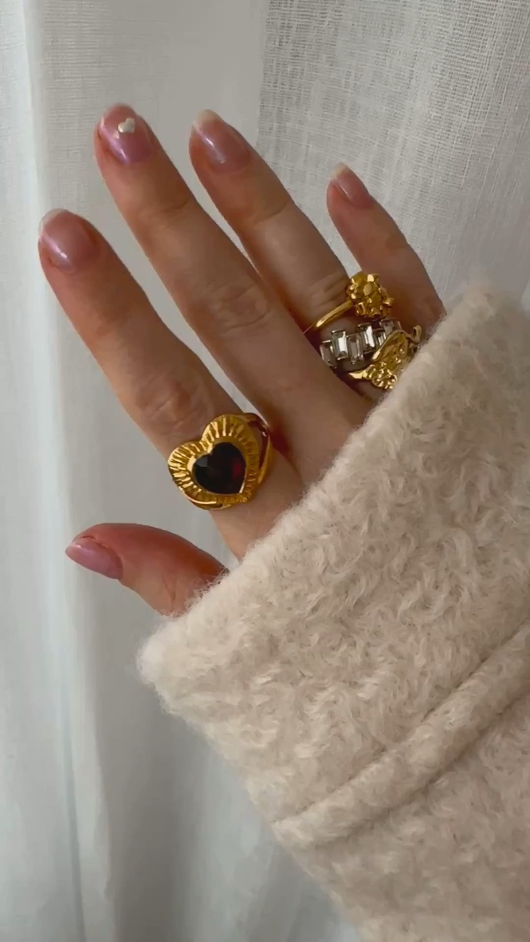 Midweek energy: none.
This ring: heart-pounding-ly good.
Sometimes I dress like I’ve
given up, but my jewellery
always says otherwise. 🖤
statement ring | bold jewellery |
silver jewellery | dopamine
dressing | midweek look |
chunky rings | heart ring |
baguette diamond ring