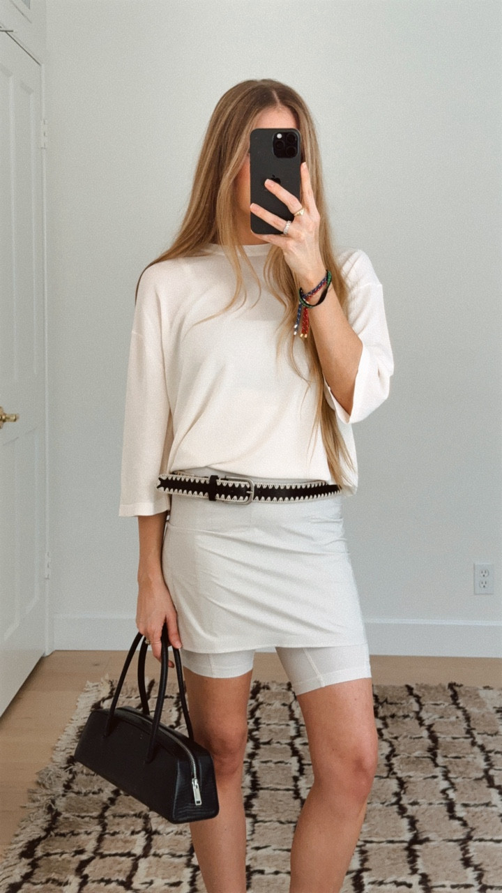 Getting dressed again postpartum! 
Sporty but making it chic. 

#gdwm #stylingtips #outfitideas