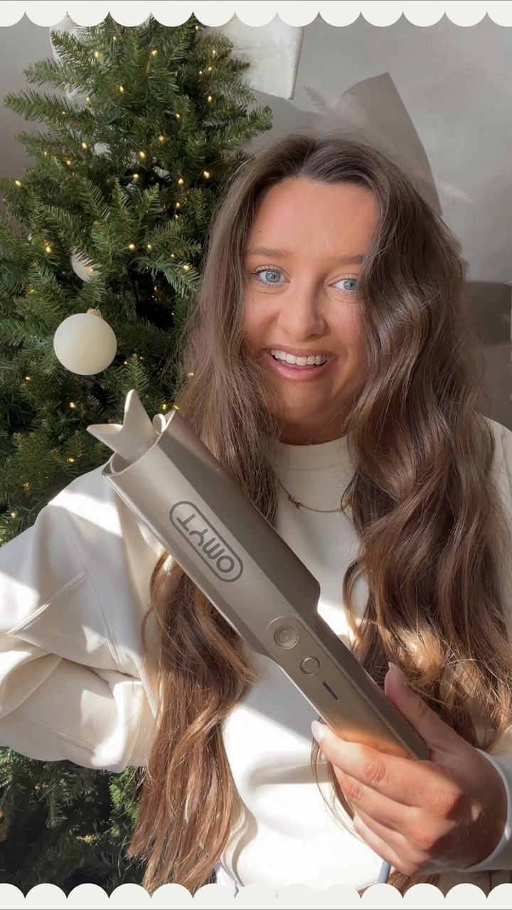 the PERFECT gift idea! 💡 comment HAIR for 🔗

want the best bounciest curls & one’s that last?! this hair tool does everything for you no skills required! such a great gift idea as well! #tymobeauty #curlstymo #giftideasforher #giftsforher #longhairstyles