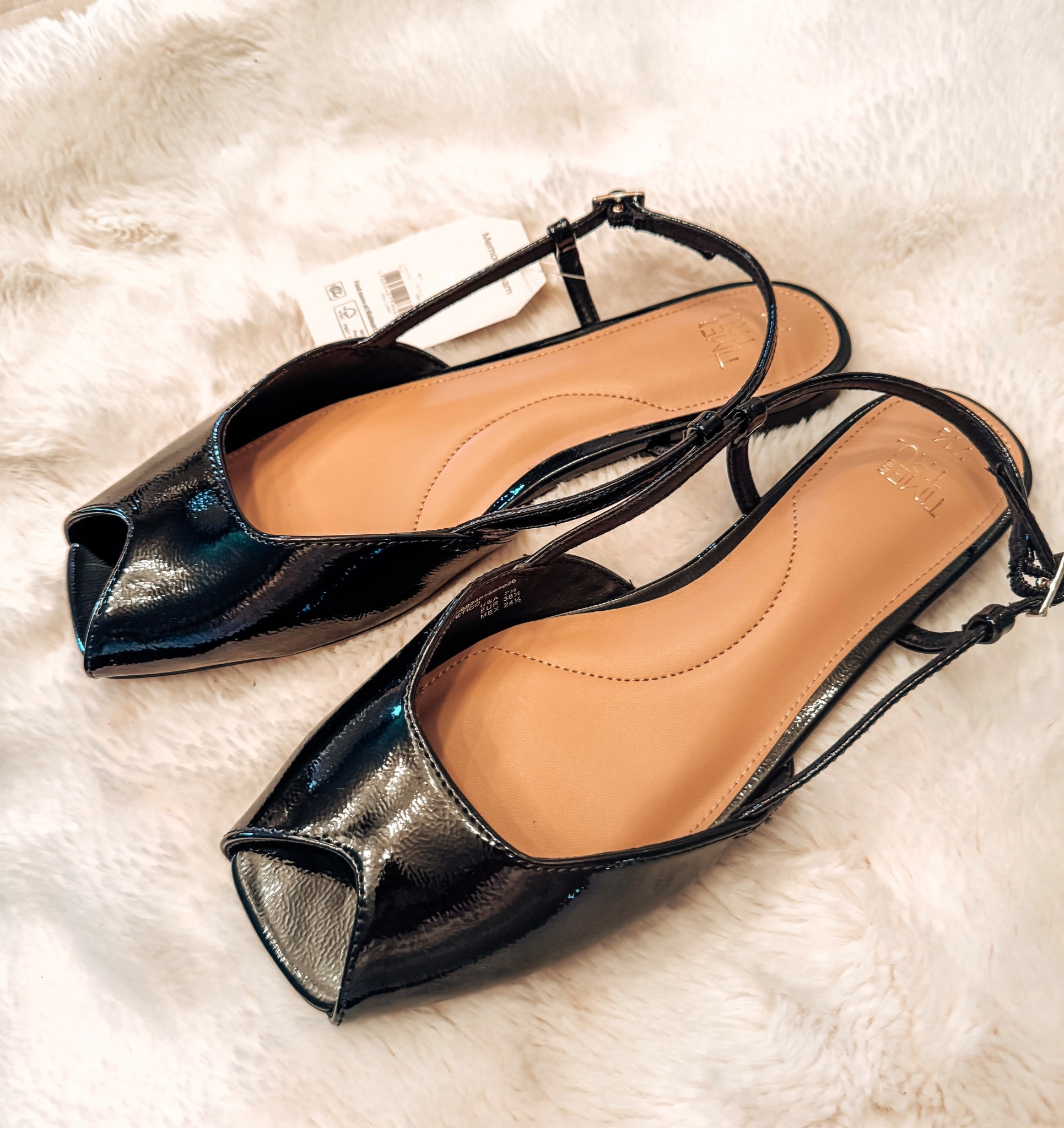 You will not believe me if I tell you the price of these black patent, peek toe slingbacks.
You are just going to have to tap them to see. If you don't see for yourself to believe it!
I wore these today. Nobody believed me when I said where they are from.

Spring outfits, summer outfits, peep toe, sling backs, affordable, shoes, sandals


#LTKWorkwear #LTKTravel #LTKSeasonal