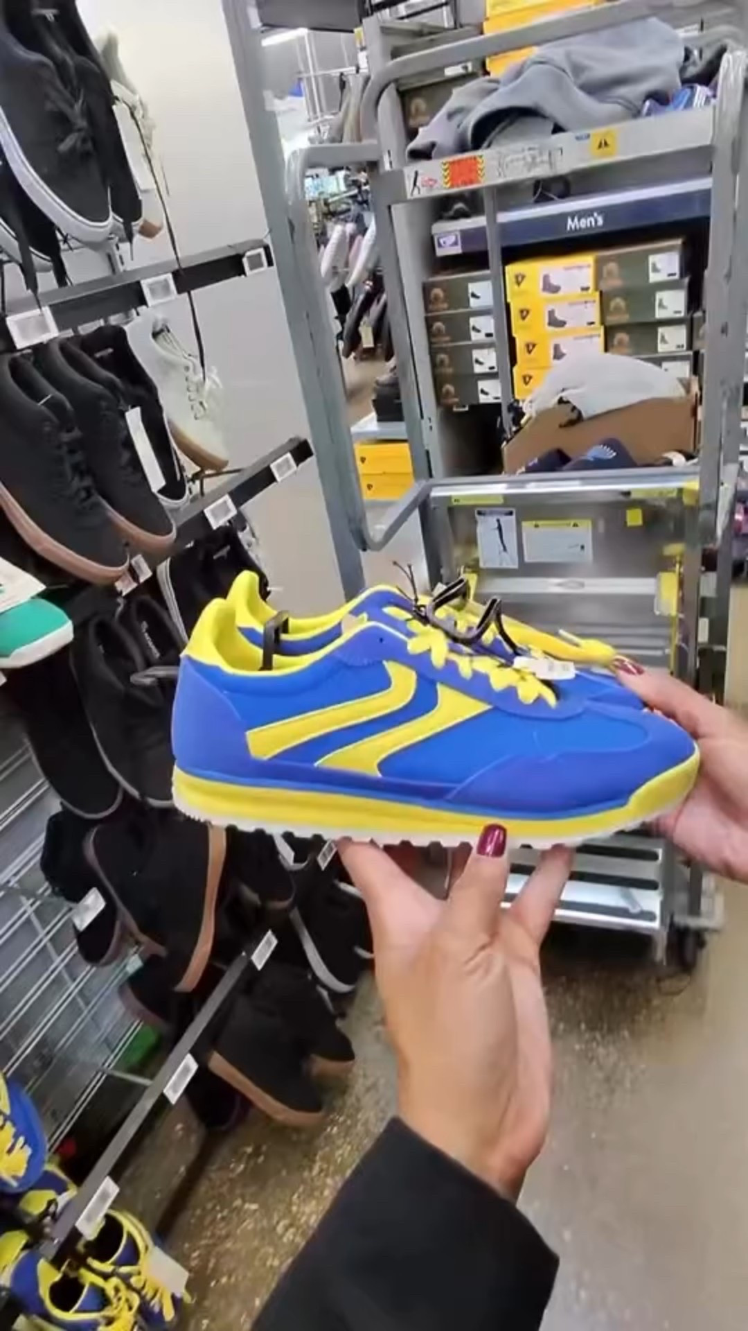 Sneaker Style @walmart 

#walmartfinds #mensshoes #sneakerstyle #reels #unisexstyle