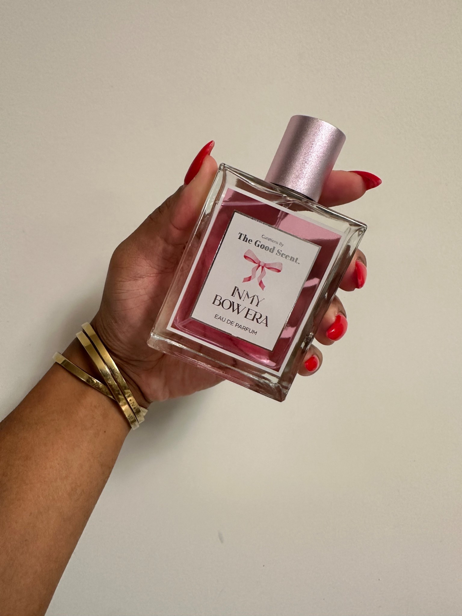 In my Bow Era is a delicate and enchanting fragrance designed for the modern woman who embraces her femininity. Definitely a must have! 

Top: black currant , bright berries, 
Mid: peony petals, jasmine, rose 
Base: white amber, vanilla, sandalwood


#LTKFindsUnder100 #LTKBeauty
