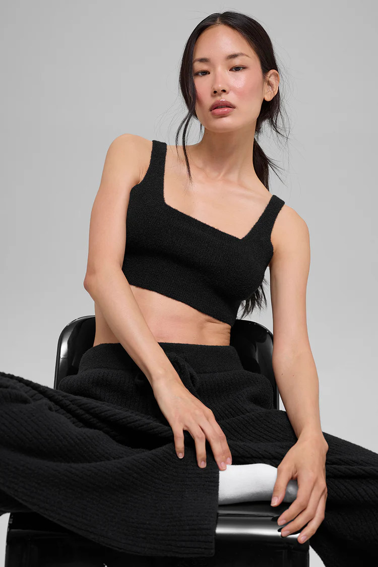 Snuggle Up Sweater Bra - Black | Alo Yoga (US)