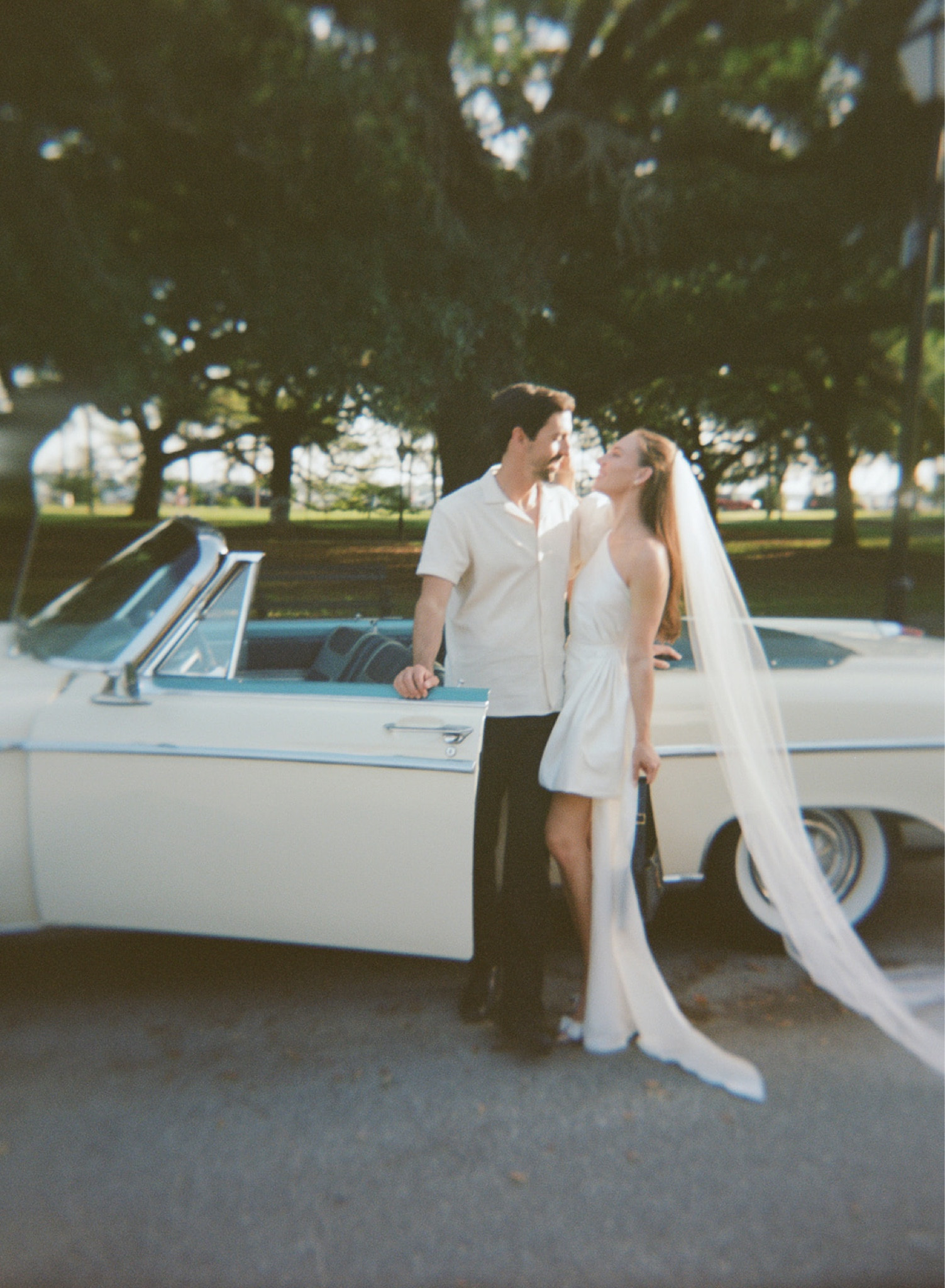 my looooong veil moment from our elopement! 🫶🏻