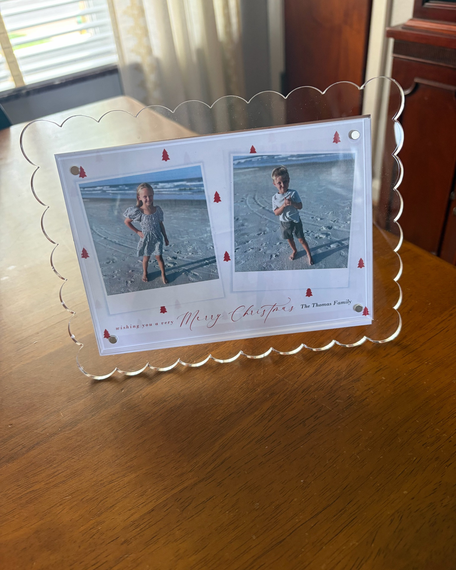 Scallop picture frame - I love this clear design and the scallop sides are so fun.  Comes in multiple sizes and packs of 1, 2, or 3. 


#amazon #giftidea #newhome #pictureframe #scallop #scalloppictureframe #under20

#LTKHome