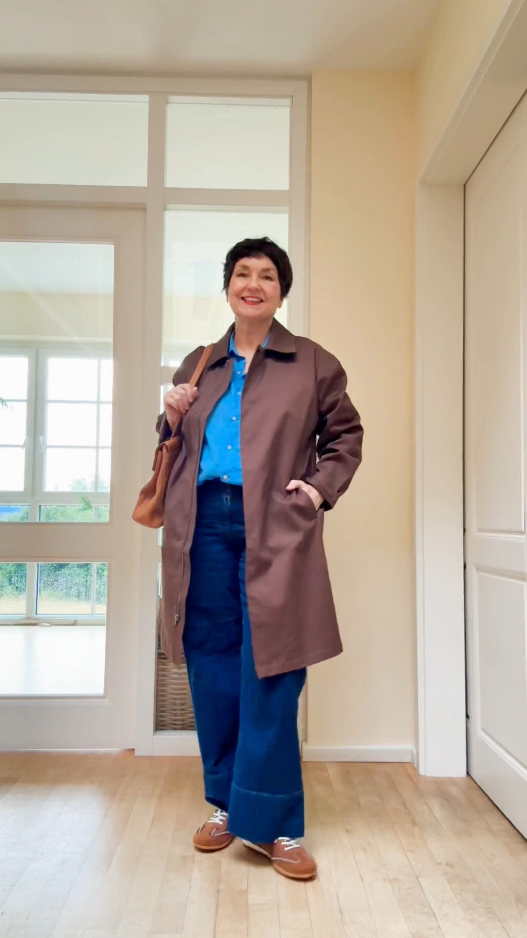 Rainy day: ich führe heute meinen neuen Regenmantel aus. Das Braun passt, finde ich, super zu dem kräftigen Blau.

#trenchcoat #regenmantel

#LTKdeutschland #LTKautumn #LTKü50