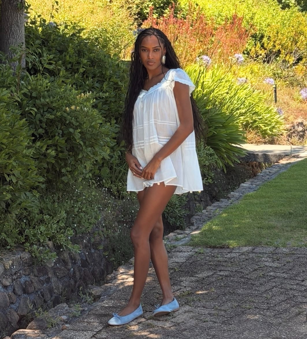 I love some baby blue flats

ballet flats l dress 

 