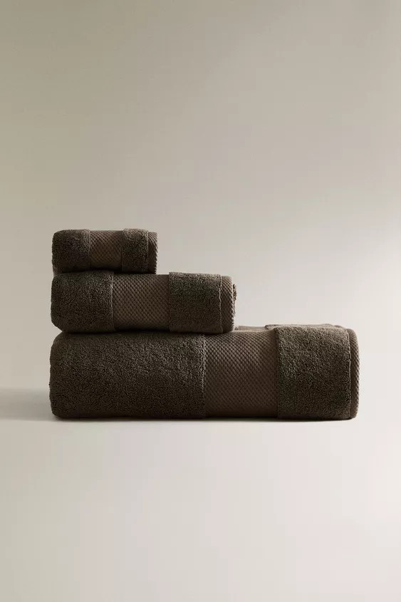EXTRA SOFT BATH TOWEL (800 GXM²) | Zara US