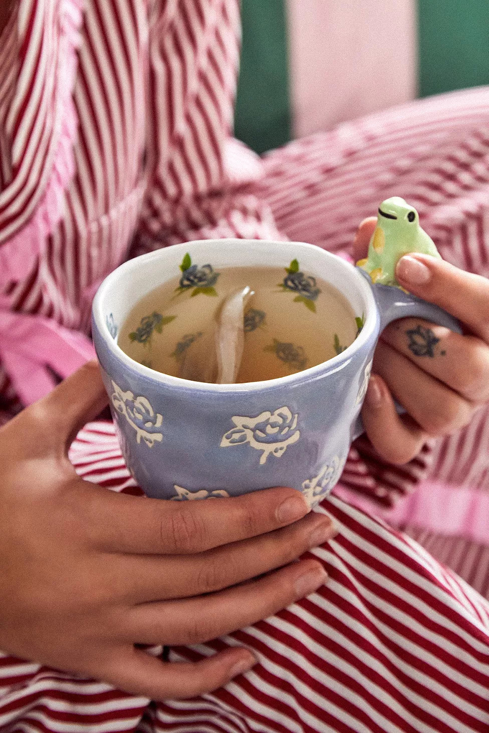 Sitting Floral Frog Mug | Urban Outfitters UK