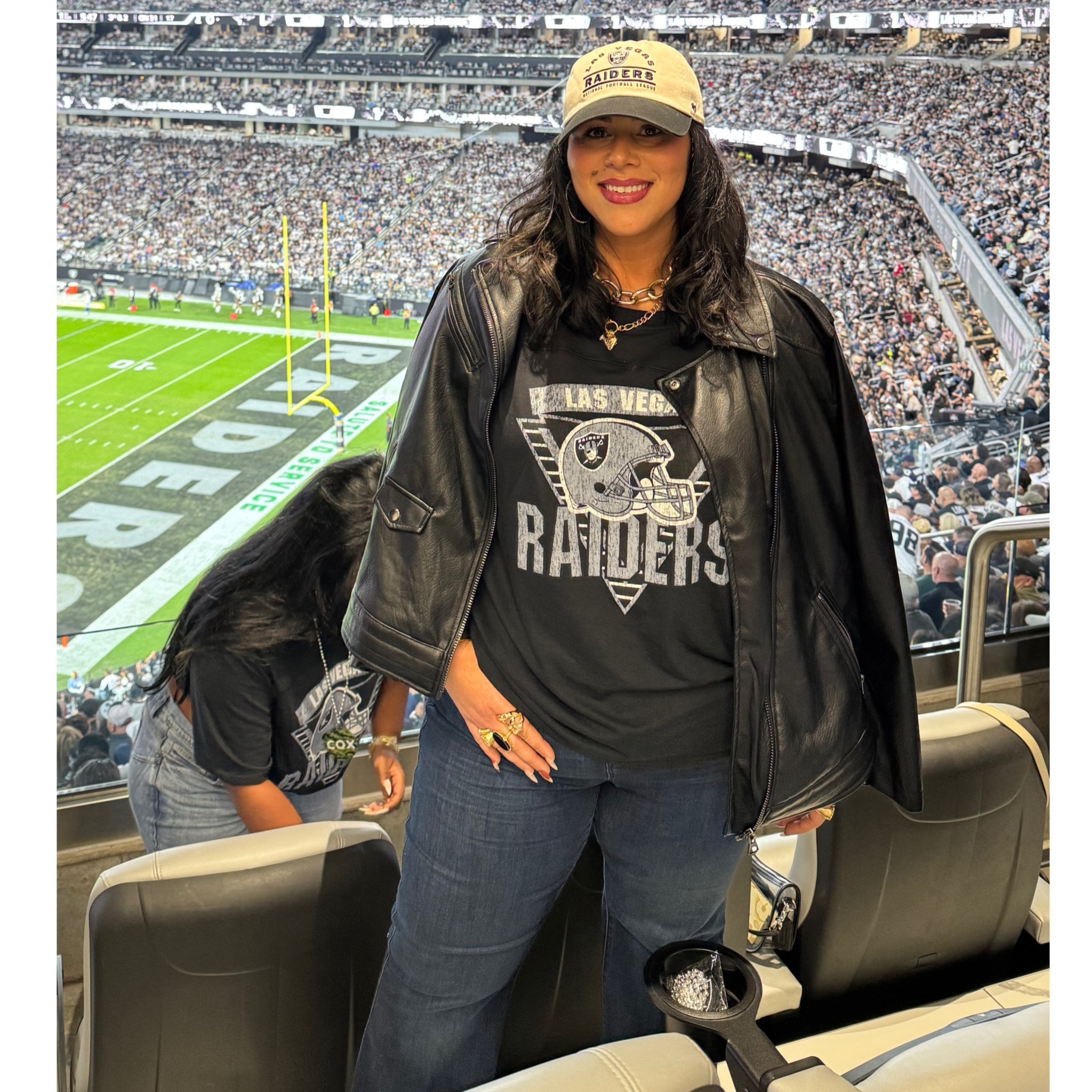 I’m wearing size 18 short jeans ❤️❤️ #torrid @torrid 

#LTKCyberWeek #LTKMidsize #LTKTravel