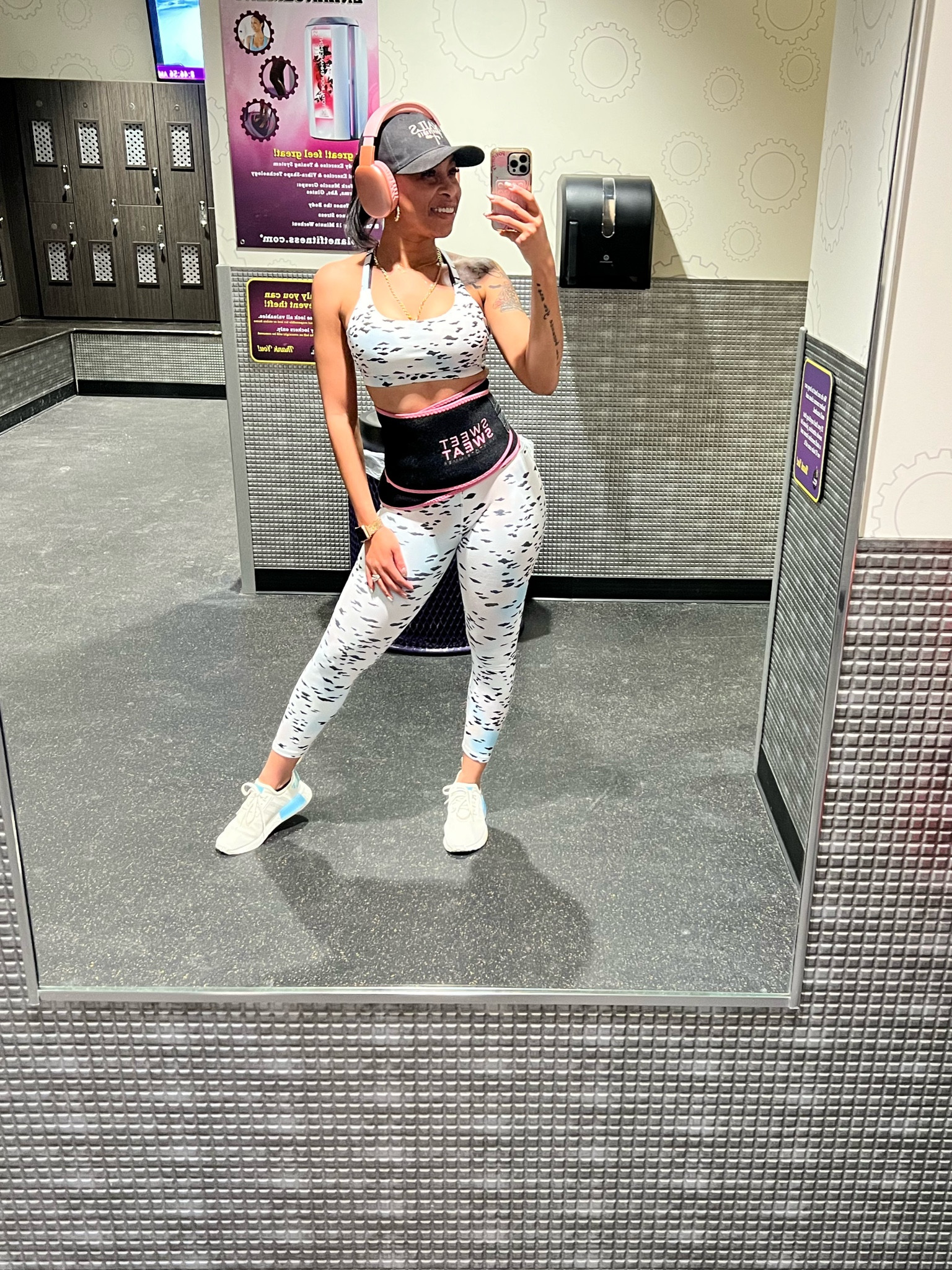 Friday fitness! Completed my workout goal for the week 🙌🏽 

I love how this set crosses in the back. This feels like butter

#LTKActive #LTKBeauty #LTKFitness