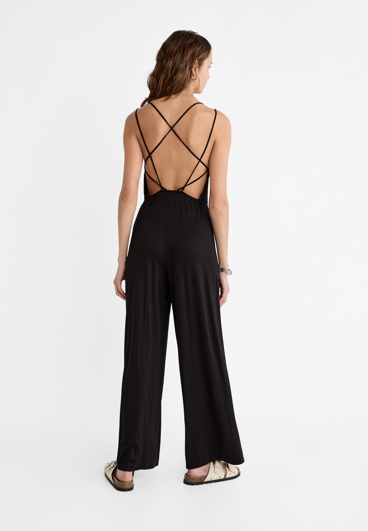 Langer fließender und rückenfreier Jumpsuit | Stradivarius DE