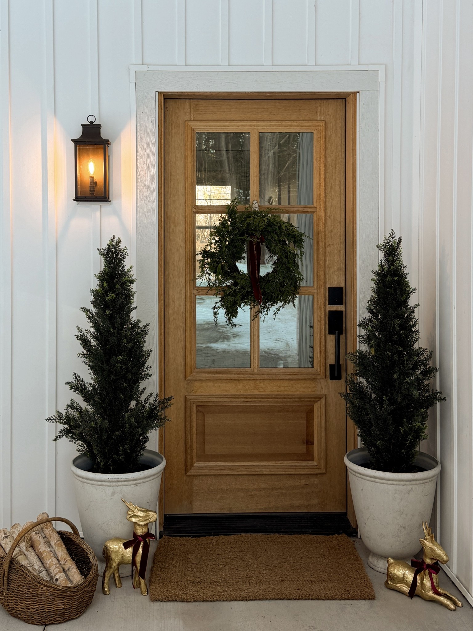 A simple Christmas front porch ❤️🌲

#LTKHome #LTKSaleAlert #LTKHoliday