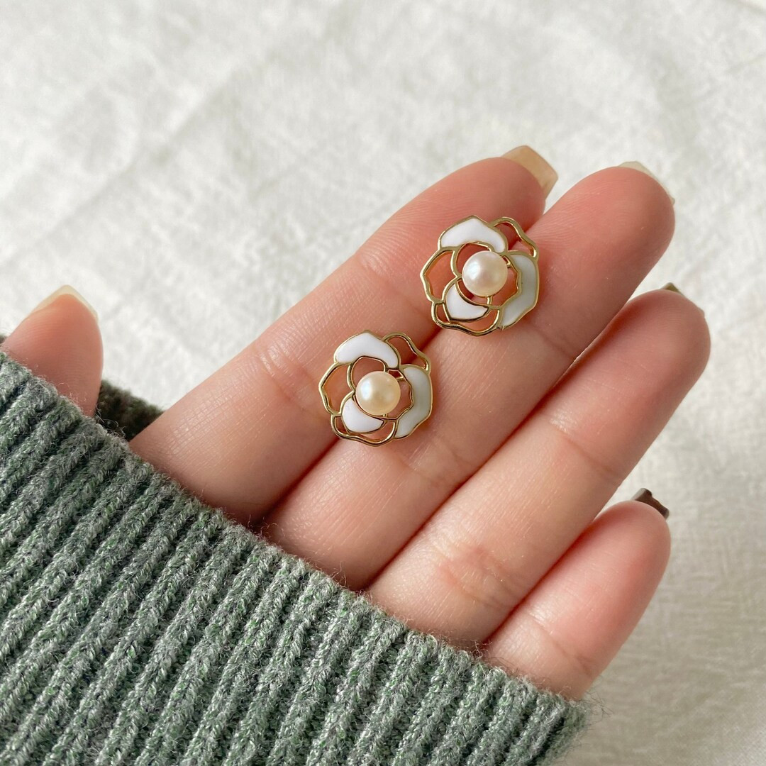 Dainty Pearl Earring/5mm Natural Ivory Pearl/flower - Etsy | Etsy (US)