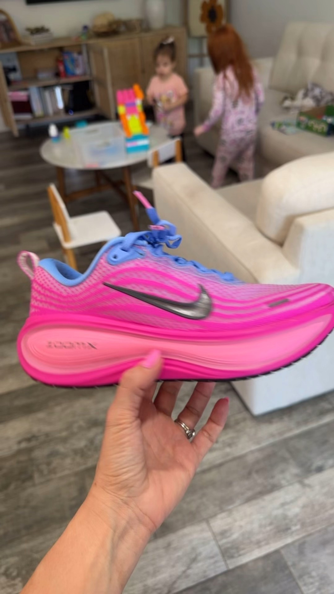 The best running shoes and these colors are everything!! 

Sneakers
Nike vomero plus
Nike running shoes 

#LTKValentine #LTKActive #LTKfitnessgoals