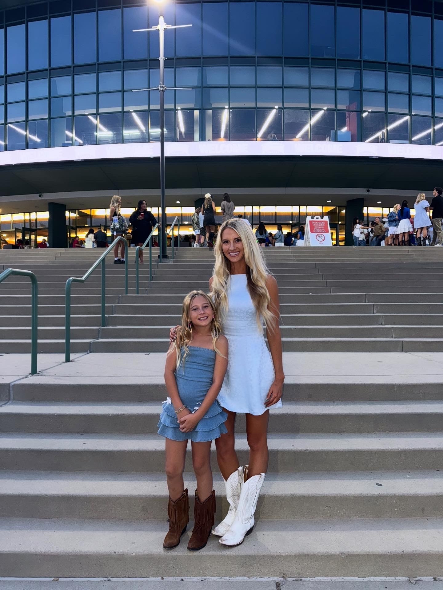 Megan Moroney inspired 💙

#concert #meganmoroney #countryconcert #girlsnight 



#LTKFamily #LTKWedding #LTKFindsUnder100