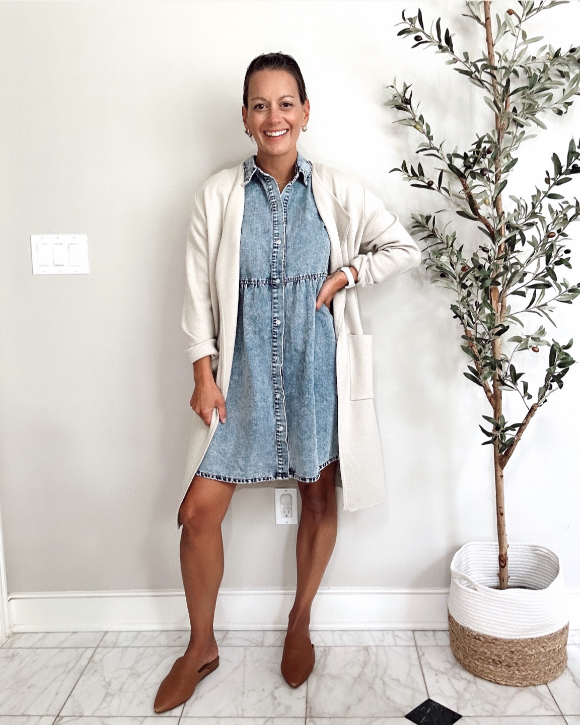 Amazon teacher outfit idea - denim dress and long coatigan with mules!



#LTKWorkwear #LTKOver40 #LTKFindsUnder50