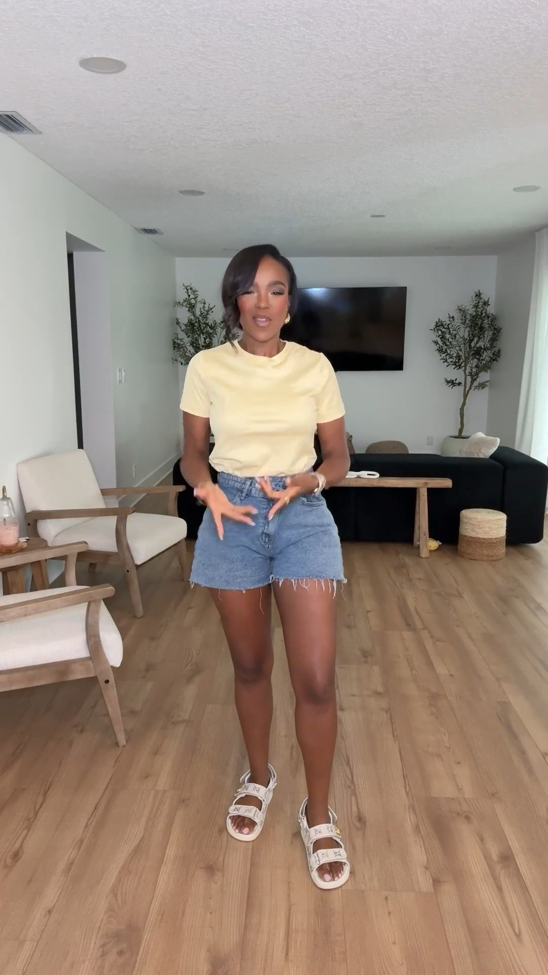 Scroll to shop mom jeans and a basic T-shirt, one of the best ways to look easily put together and effortlessly. She wears this on air and for runs and casual dates out!

#LTKootd #LTKmomlife #LTKPetite