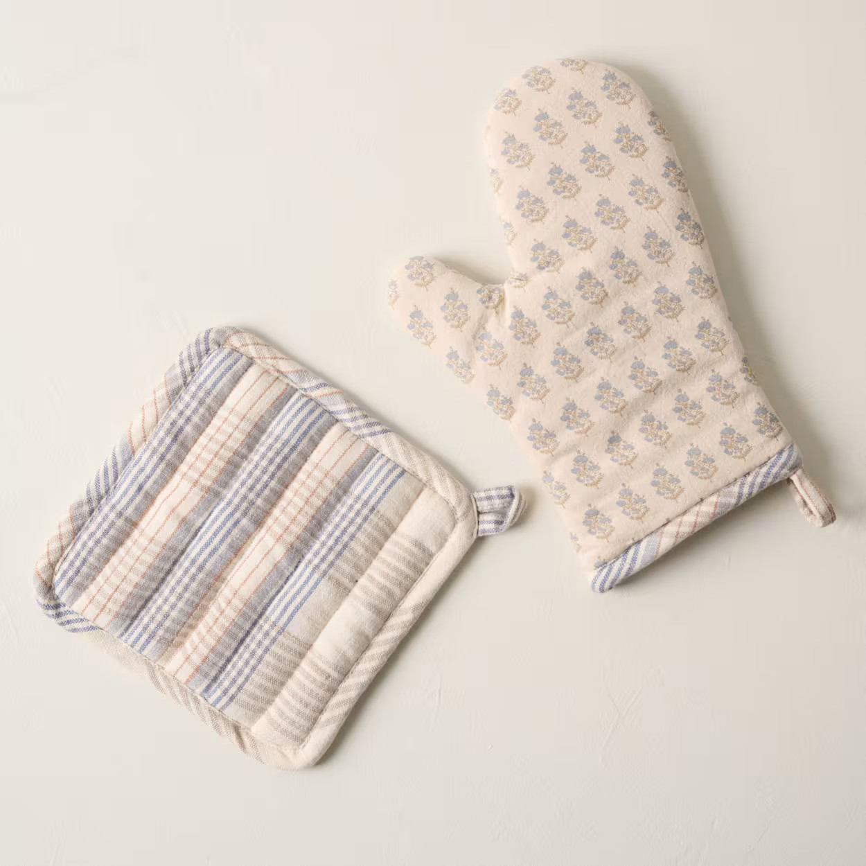 Magnolia Breakfast Plaid Oven Mitt + Pot Holder Set | Magnolia