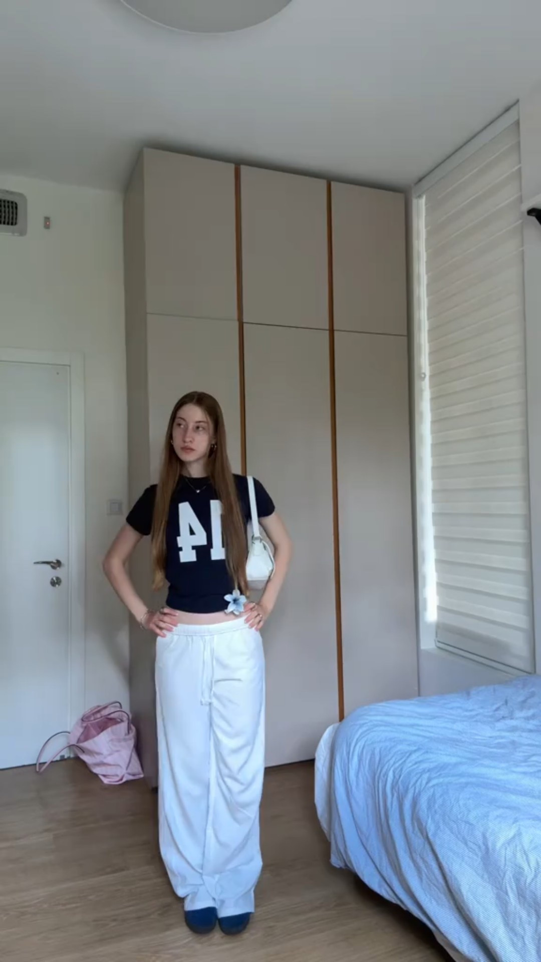 Hair clip - https://s.click.aliexpress.com/e/_oBOo6OV
Bag - https://s.click.aliexpress.com/e/_ol6bkXX
