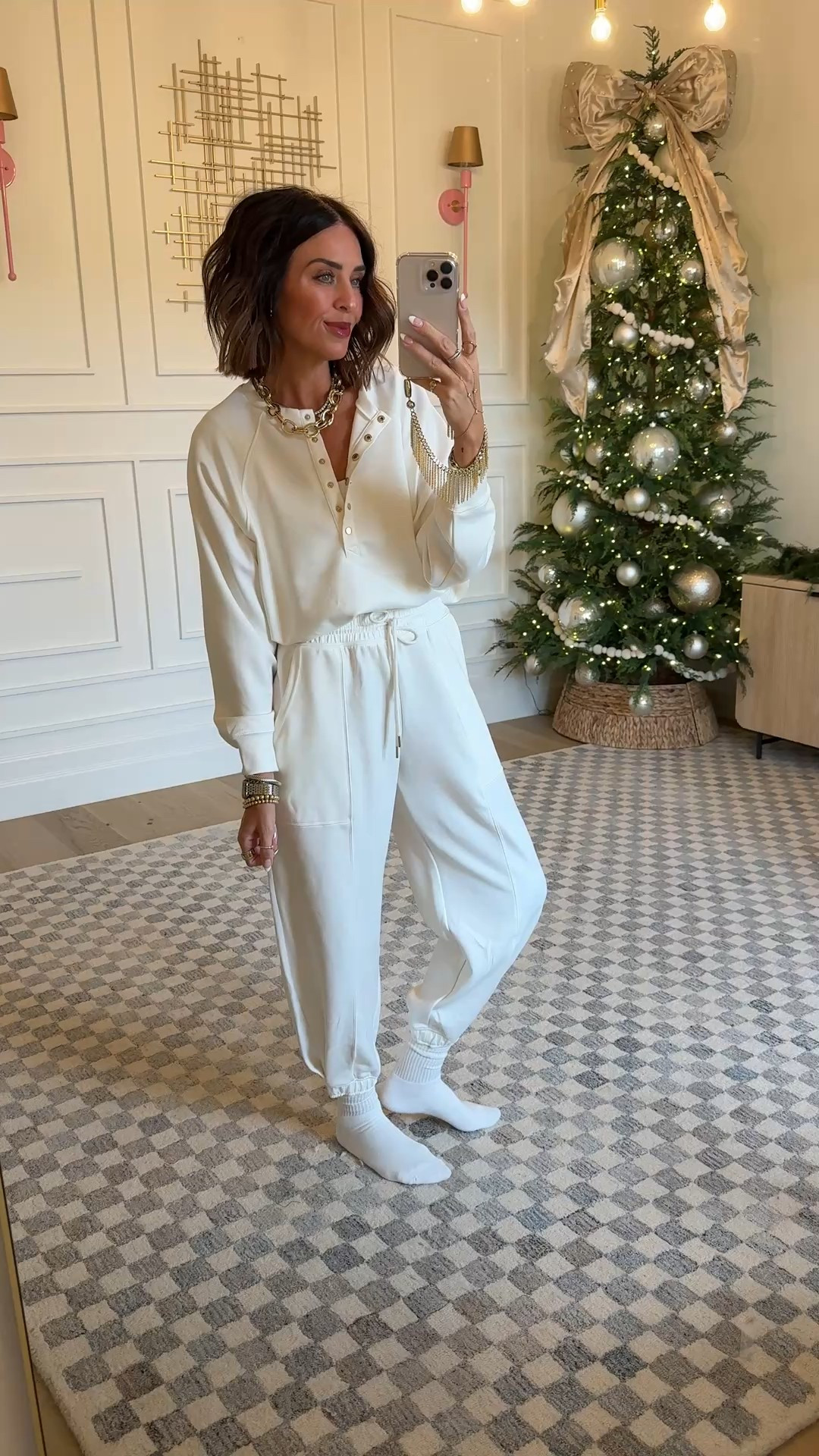 Elevated casual loungewear 
Sweatpants - size M
Top - size M (could’ve easily done a S - so i would say runs tts)



#LTKFindsUnder100 #LTKTravel #LTKFindsUnder50